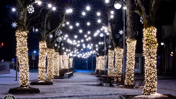 Темрява єднає світлих людей