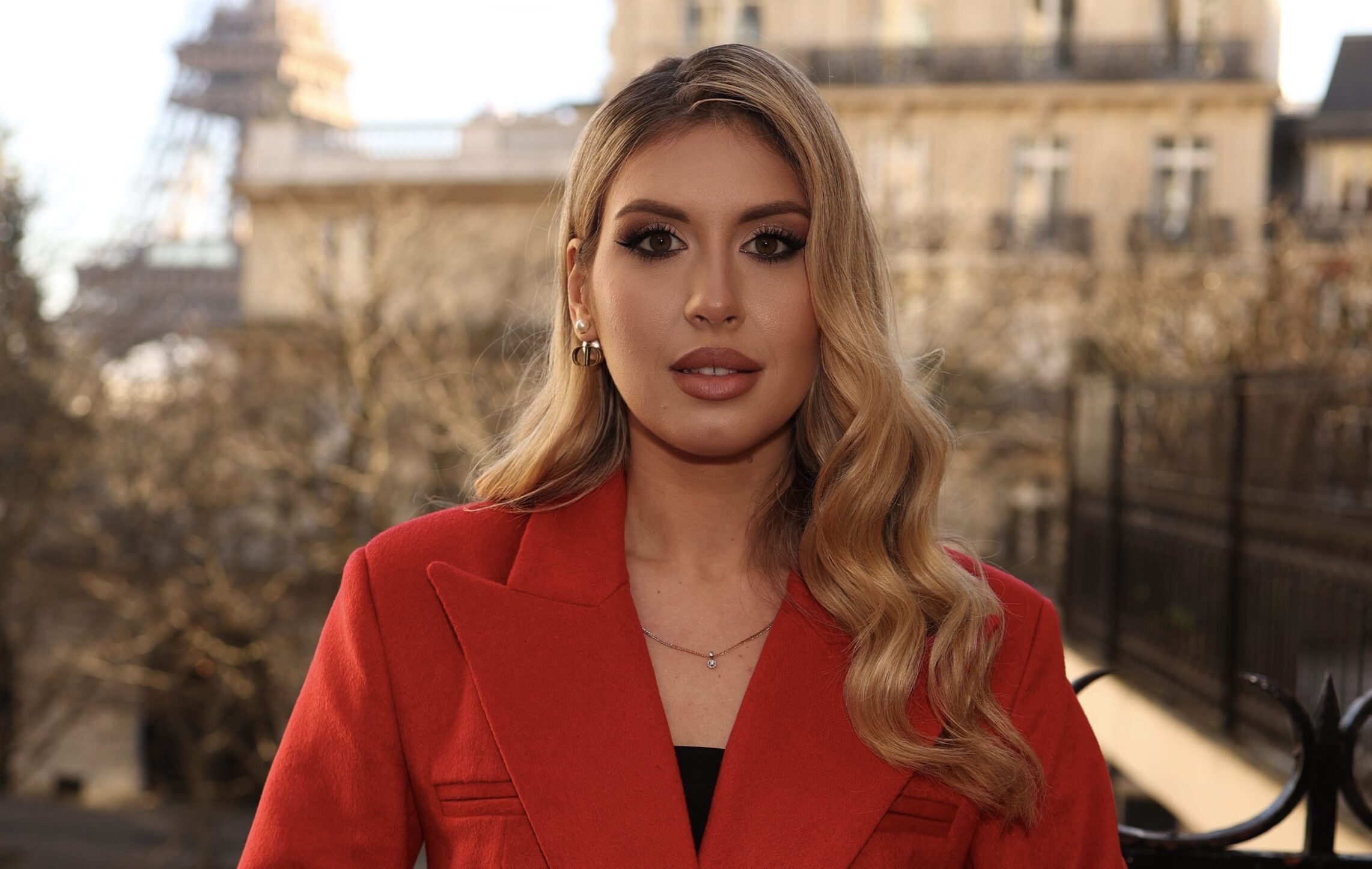 Julia Motoryha презентує пісню про Париж для закоханих