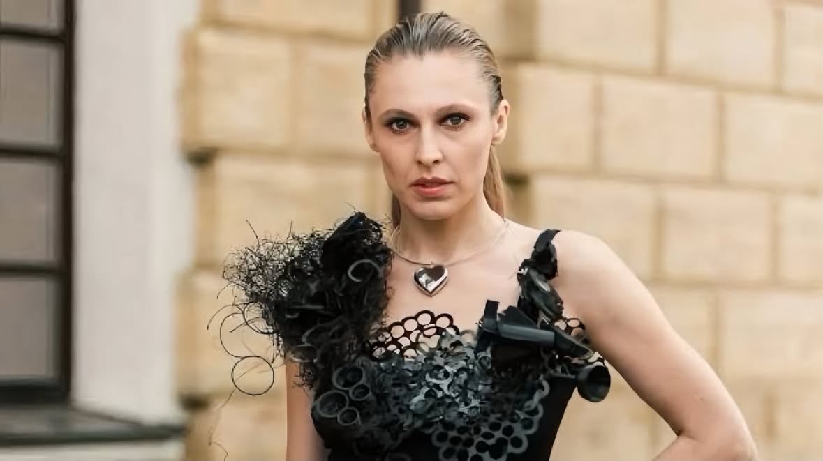 Сукня з деталей дронів на Ukrainian Fashion Week